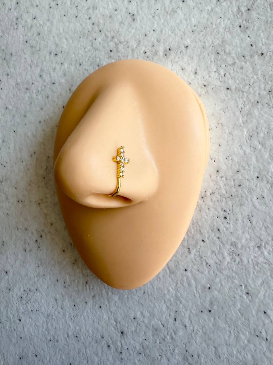 پیرسینگ فیک بینی، مدل صلیب