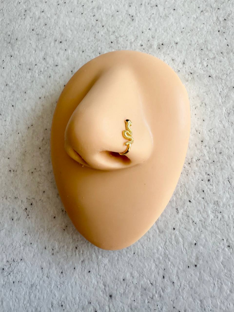 پیرسینگ فیک بینی، مدل مار