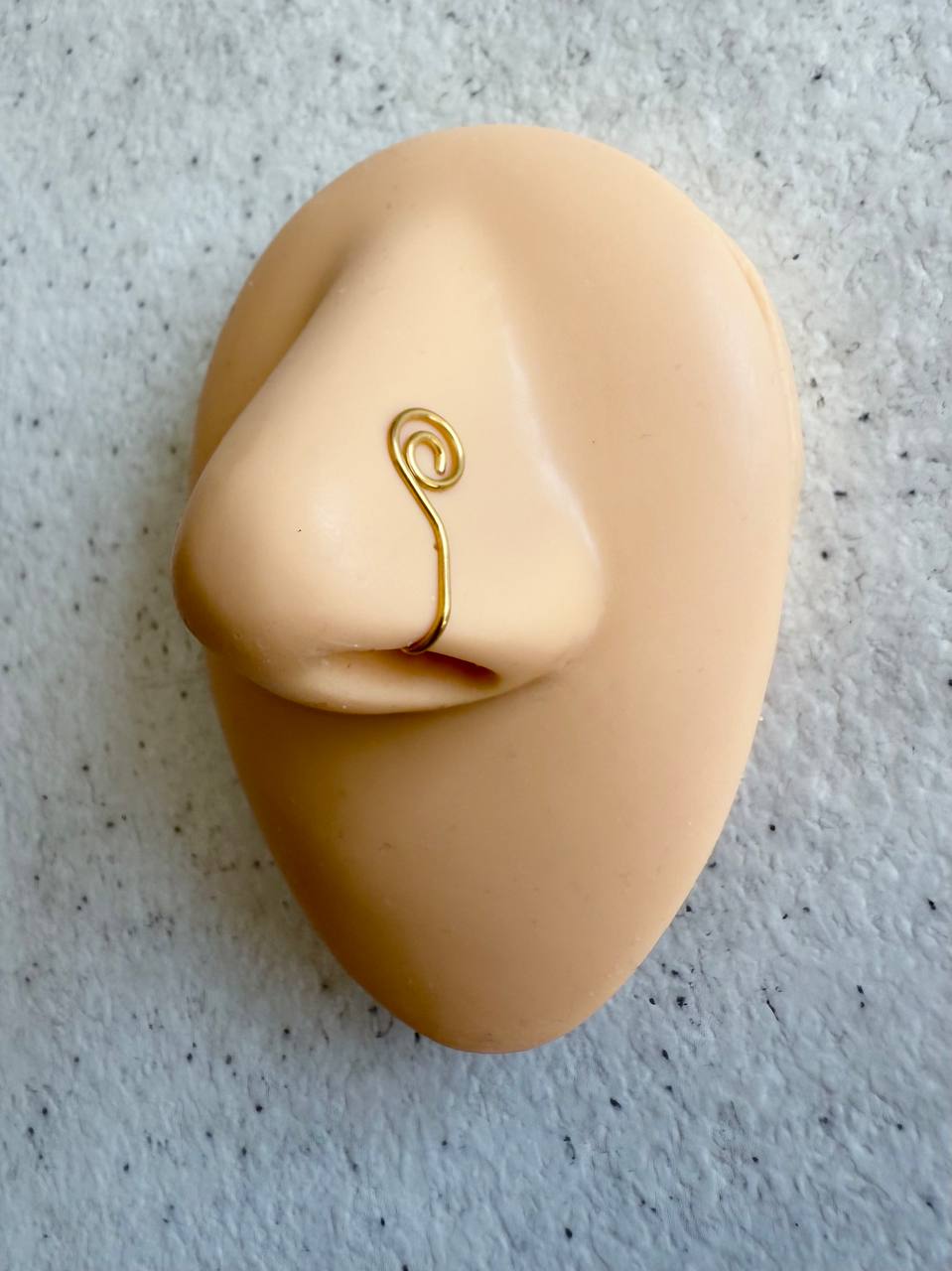 پیرسینگ فیک بینی، مدل دایره پیچ